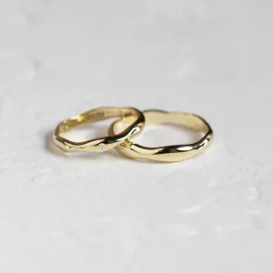 Wavy gold wedding rings with a diamond APRILIA Thumbnail