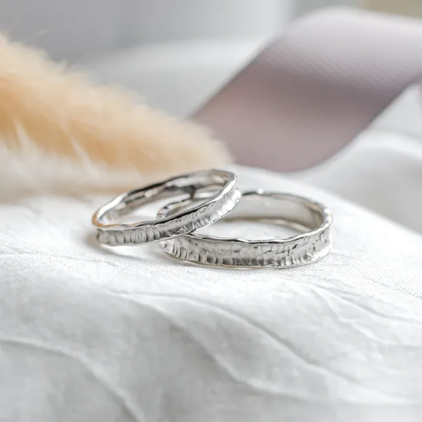 Gold wedding bands with rustical surface STRETTA Image