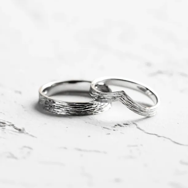 Gold wedding rings with natural surface SIENA Image