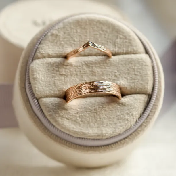 Gold wedding rings with natural surface SIENA Image