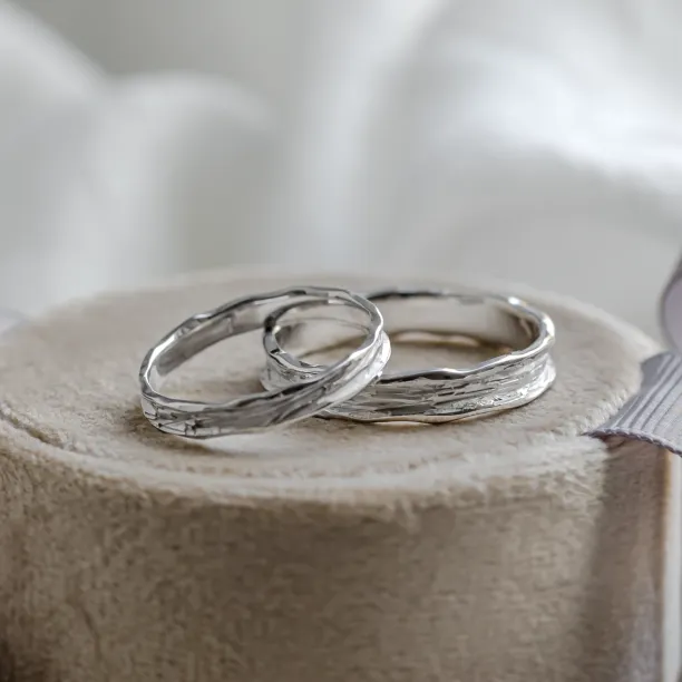Wedding bands with natural surface NATURA Image