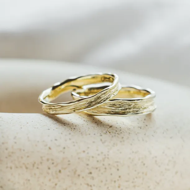 Wedding bands with natural surface NATURA Image