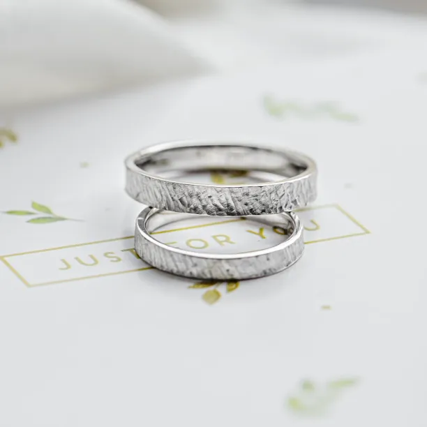 Atypical wedding rings with unusual surface TAMPERE Image