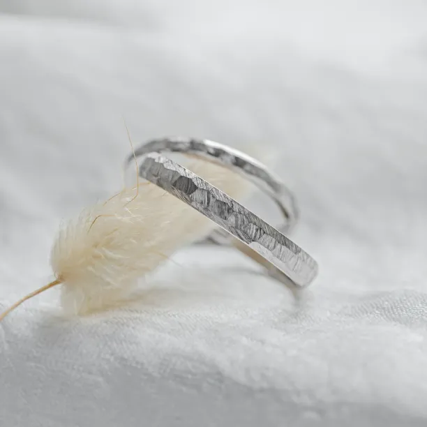 Gold hammered wedding rings BERGEN Image