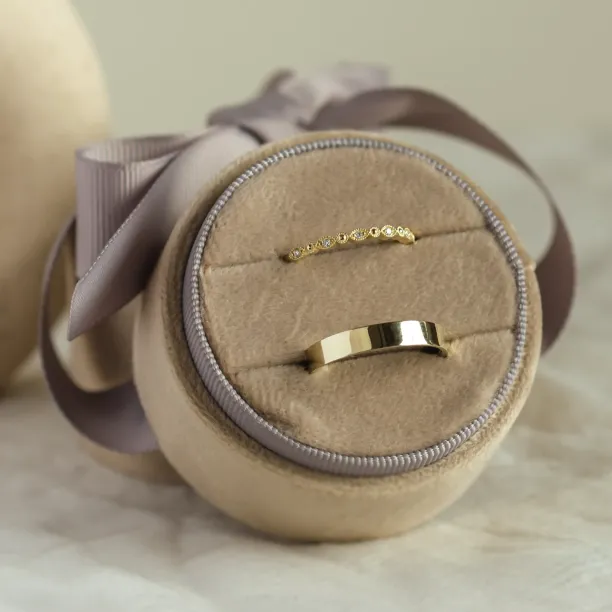 Elegant diamond wedding rings HONEY Image