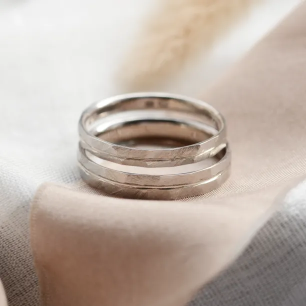 Elegant hammered wedding rings with line LADO Image