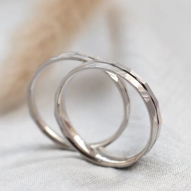 Elegant hammered wedding rings with line LADO Image