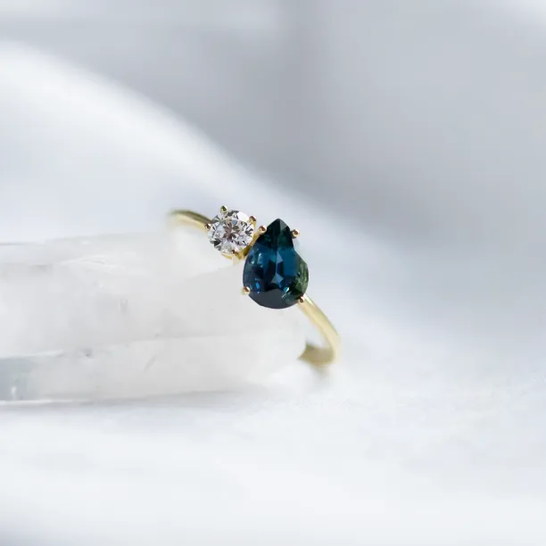 Toi et Moi engagement ring with blue pear sapphire and round diamond COUPLE Image