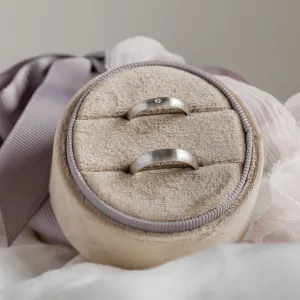 Matt white gold wedding rings with diamond D-SHAPE