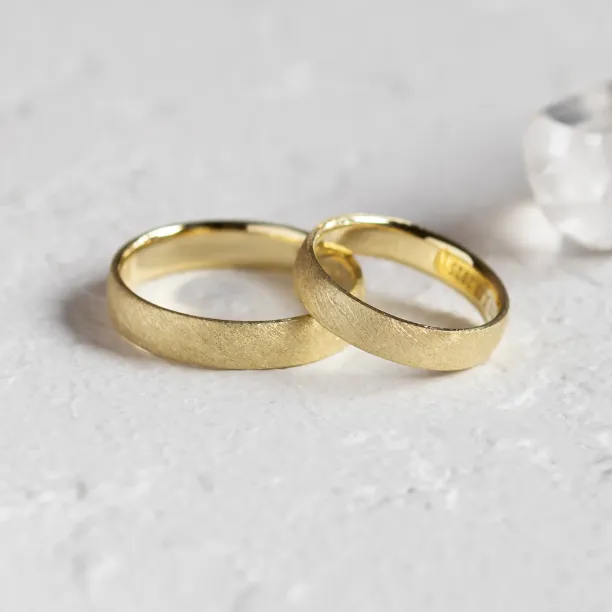 Matte wedding bands with florentine surface CALCOLO Image