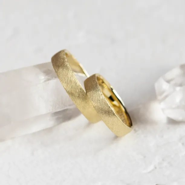 Matte wedding bands with florentine surface CALCOLO Image