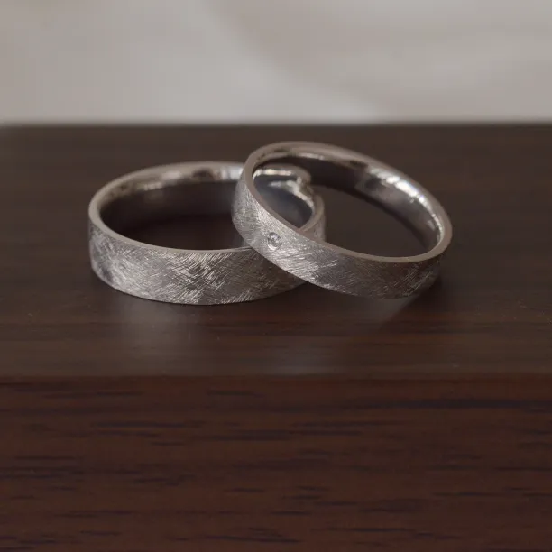 Wedding rings with matte finish with a diamond TOFA Image