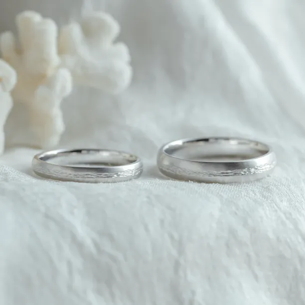 Unusual wedding rings with embossed rope NASH Image