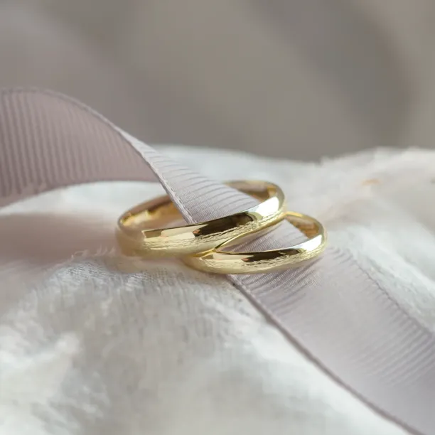 Unusual wedding rings with embossed rope NASH Image