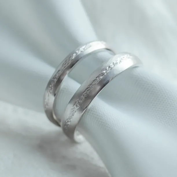 Unusual wedding rings with embossed rope NASH Image