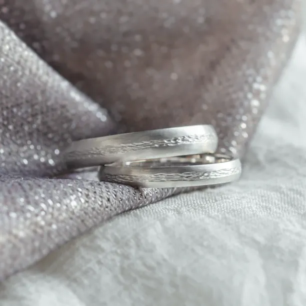 Unusual wedding rings with embossed rope NASH Image