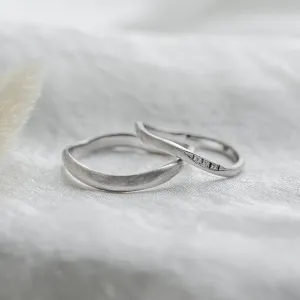 Matte organic wedding rings with diamonds FLUME Thumbnail