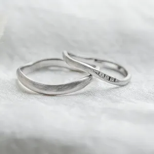 Matte organic wedding rings with diamonds FLUME