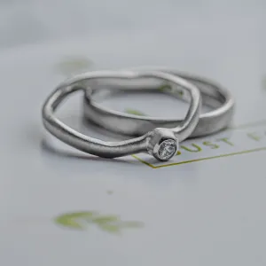 Curved wedding rings with diamond ONDA Thumbnail