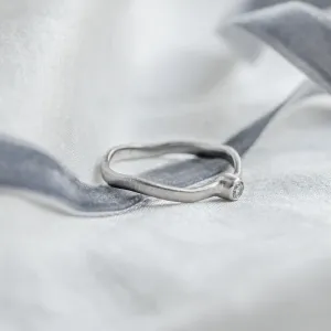 Curved wedding rings with diamond ONDA Thumbnail