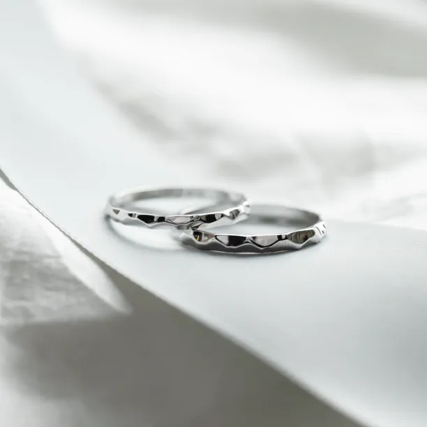 Unusual wedding rings with a shiny ESTELA Image