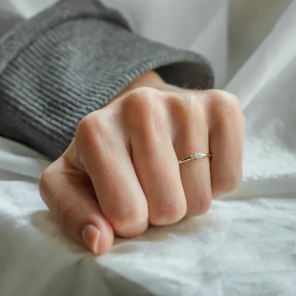 Minimalist ring with diamonds HANNAH Image