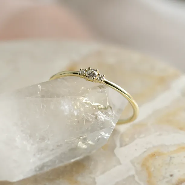 Minimalist ring with diamonds HANNAH Image