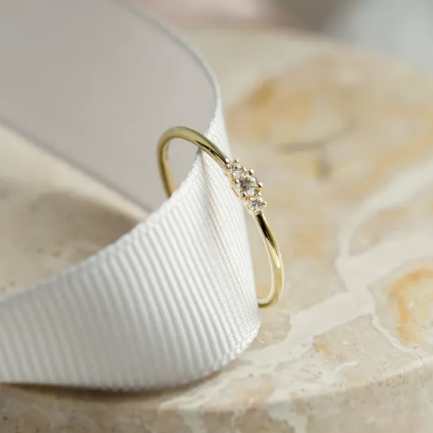 Minimalist ring with diamonds HANNAH Image