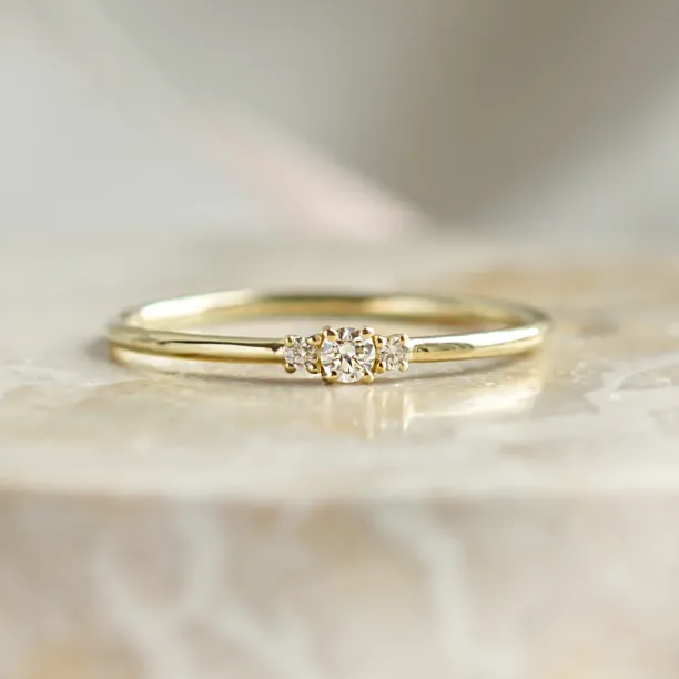 Minimalist ring with diamonds HANNAH Image