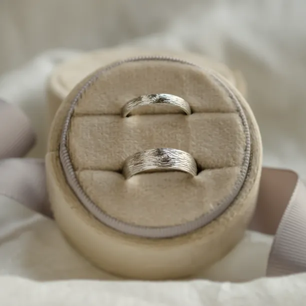 DRIS gold wedding rings Image