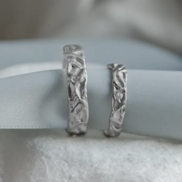 Original wedding rings with organic structure ANJA Image