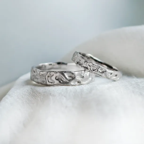 Original wedding rings with organic structure ANJA Image