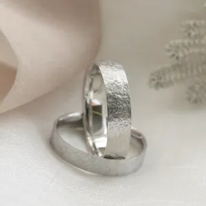 Gold wedding bands with hammered surface Uilliam Thumbnail