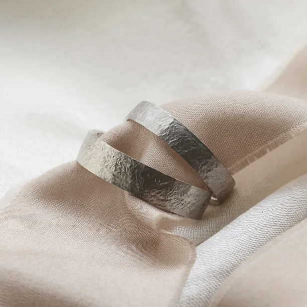 Gold wedding bands with hammered surface Uilliam Image