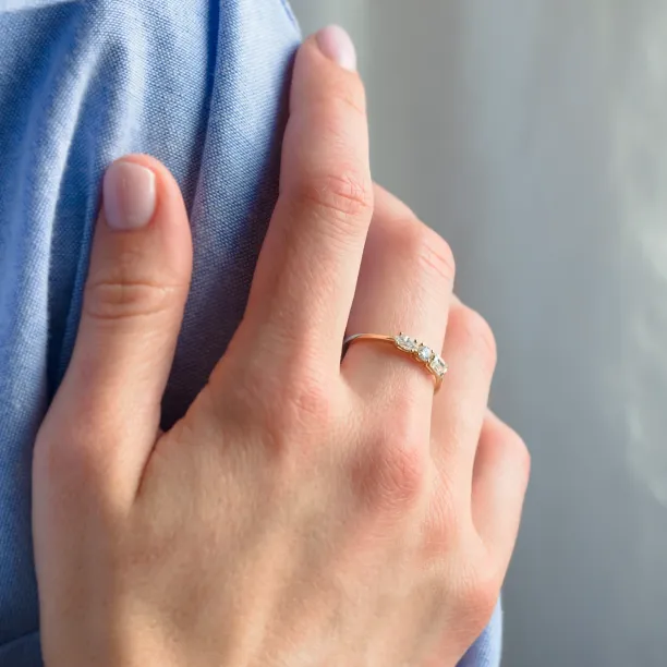 Gold ring with three lab-grown diamonds AVELA Image