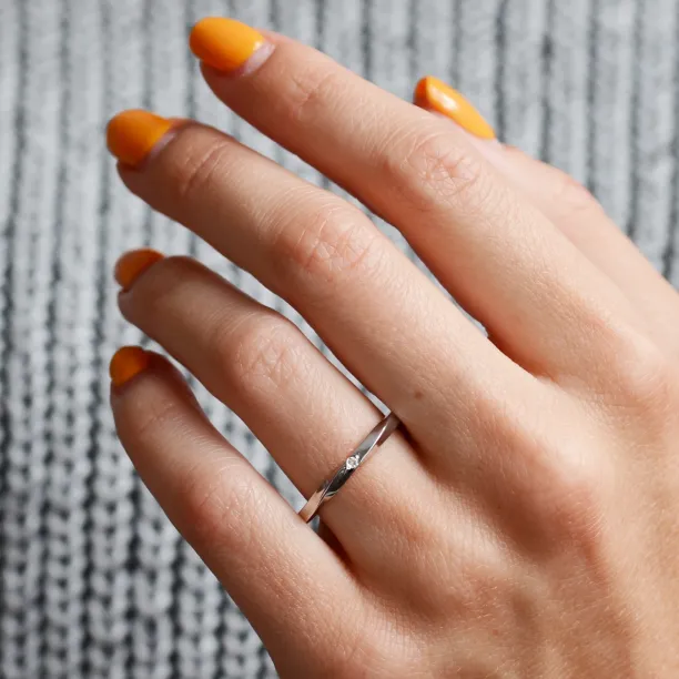 Elegant twisted wedding rings with diamond TWIST Image