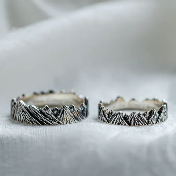 Wedding rings in mountains shape with black rhodium SILVRETTA Image
