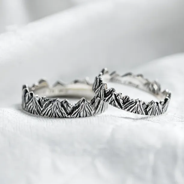 Wedding rings in mountains shape with black rhodium SILVRETTA Image