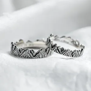 Wedding rings in mountains shape with black rhodium SILVRETTA