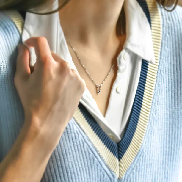 Gold letter pendant with diamond JEAN Image