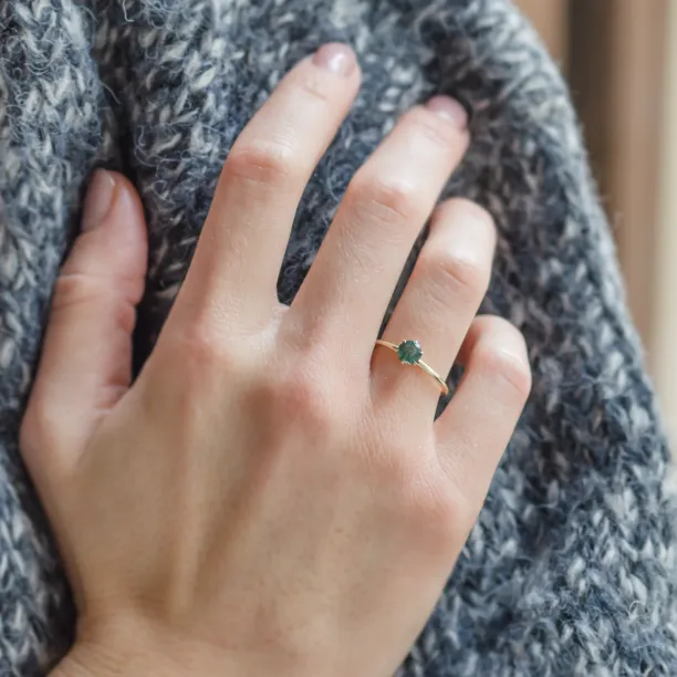 Minimalist engagement ring with moss agate MAGGIE Image