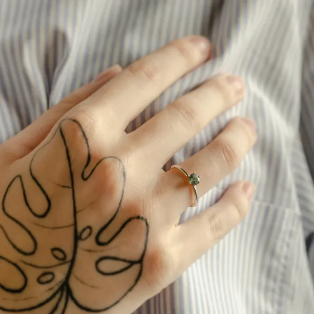 Minimalist engagement ring with moss agate MAGGIE Image