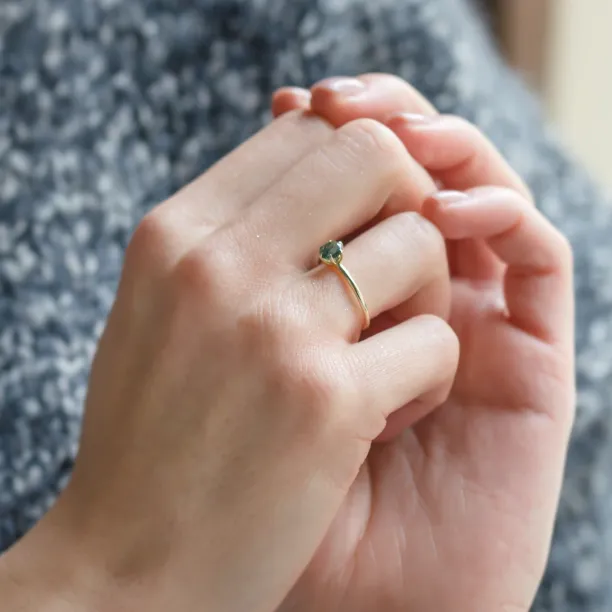 Minimalist engagement ring with moss agate MAGGIE Image