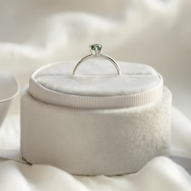 Minimalist engagement ring with moss agate MAGGIE Image