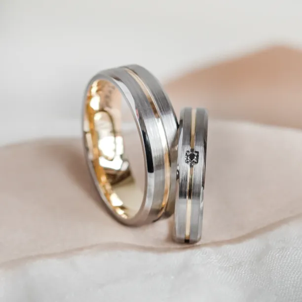 MOON black gold wedding rings with diamond Image