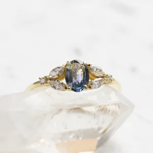 Oval sapphire ring with diamonds CADETIE Thumbnail