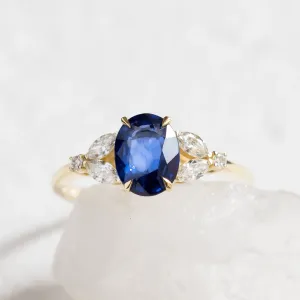 Oval sapphire ring with diamonds CADETIE Thumbnail