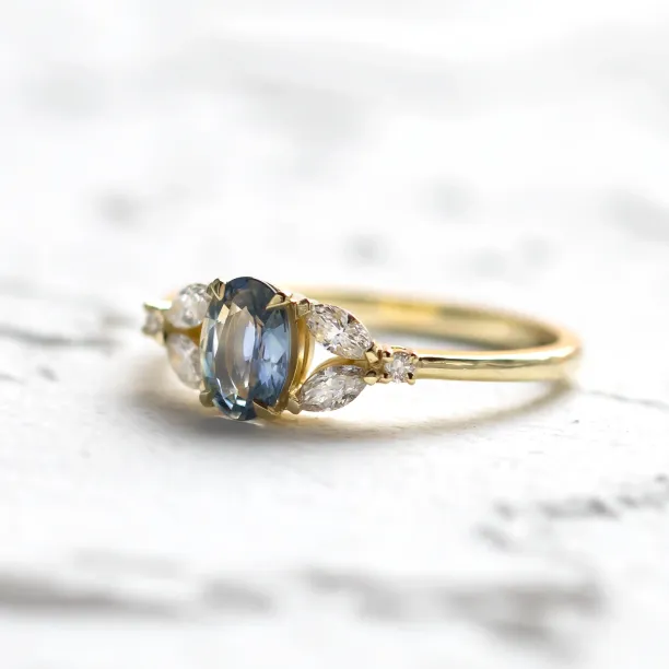 Oval sapphire ring with diamonds CADETIE Image