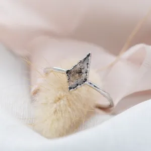 Alternative engagement ring salt'n'pepper diamond BLISS Thumbnail