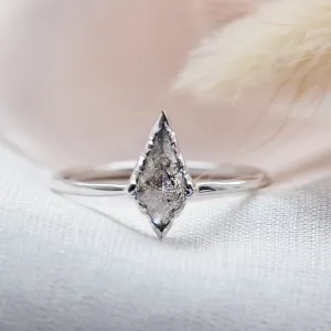 Alternative engagement ring salt'n'pepper diamond BLISS